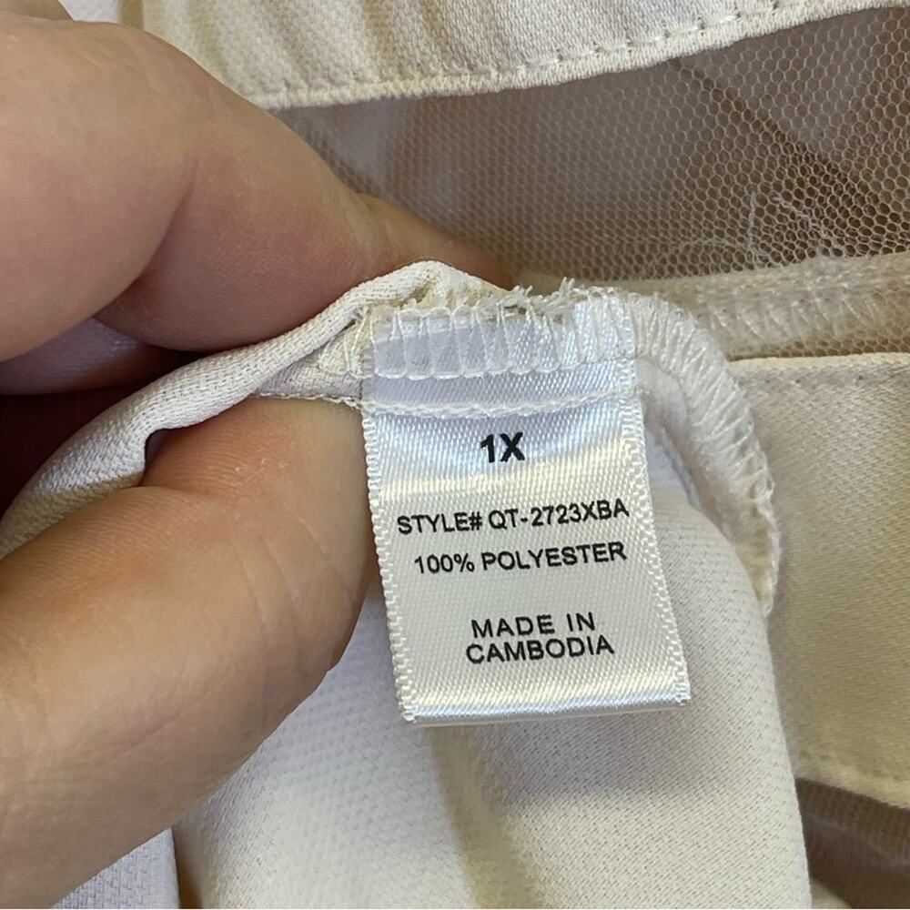 Zenana, 3/4 Sleeve Blouse with Sheer Stripes. Size 1X. In excellent condition! - Picture 6 of 6